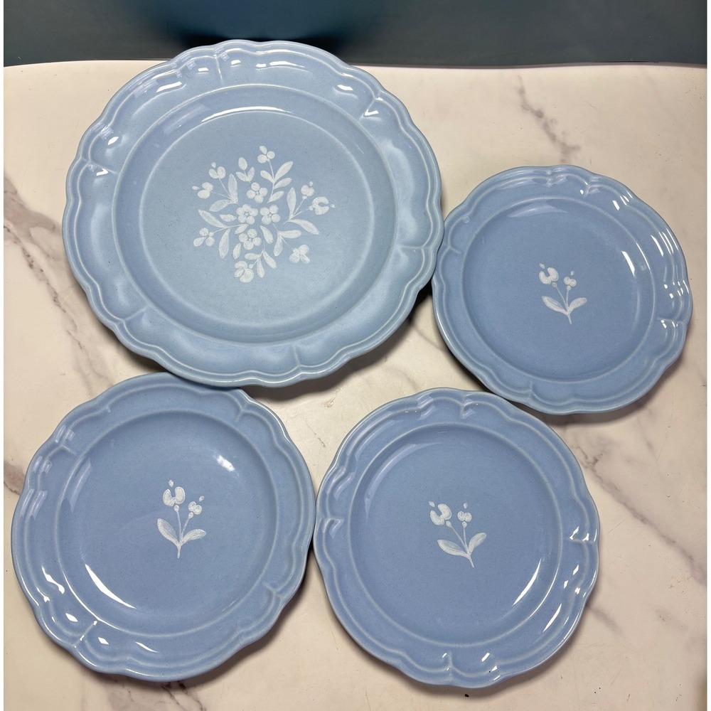 Pfaltzgraff Gazebo Bouquet Blue Floral Scalloped Plates Set of 4 USA Stoneware